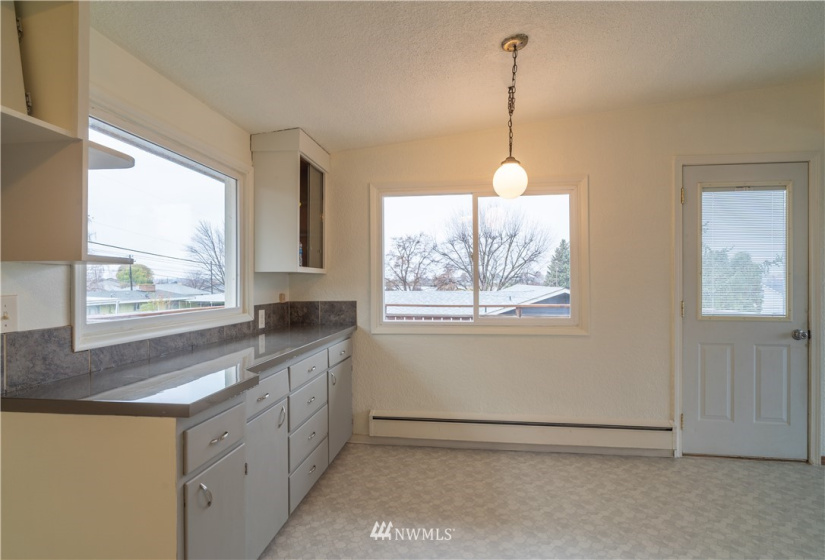 1217 Ashley, Moses Lake, Washington 98837, 4 Bedrooms Bedrooms, ,1 BathroomBathrooms,Residential,For Sale,Broad Ripple #1,Ashley,NWM1862626