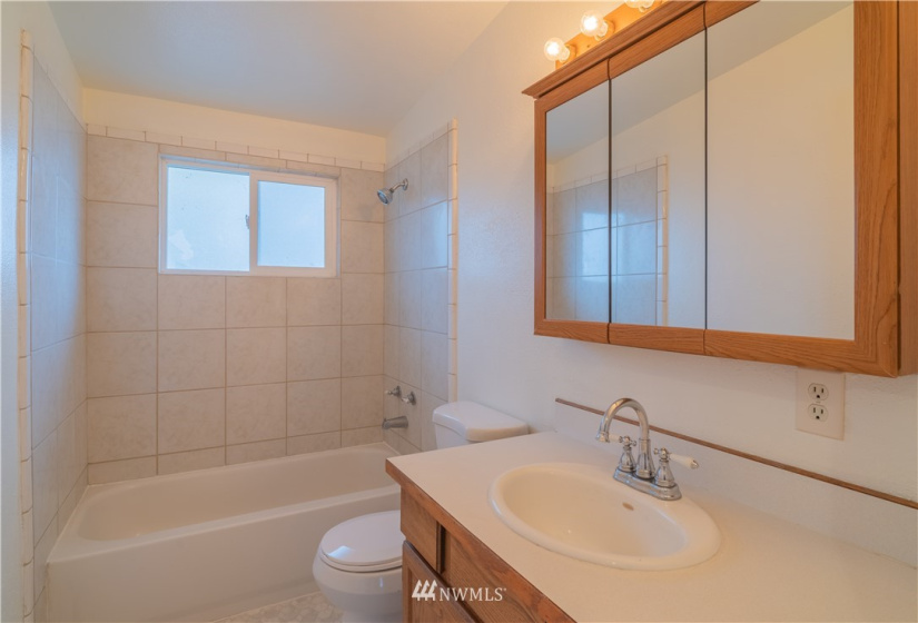 1217 Ashley, Moses Lake, Washington 98837, 4 Bedrooms Bedrooms, ,1 BathroomBathrooms,Residential,For Sale,Broad Ripple #1,Ashley,NWM1862626