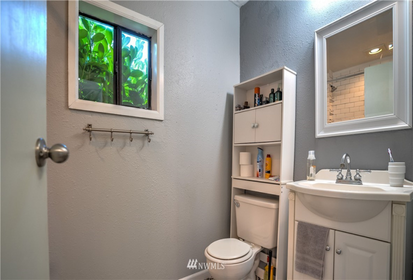 129 Sunnyside, Kelso, Washington 98626, 4 Bedrooms Bedrooms, ,2 BathroomsBathrooms,Residential,For Sale,Sunnyside,NWM1865284