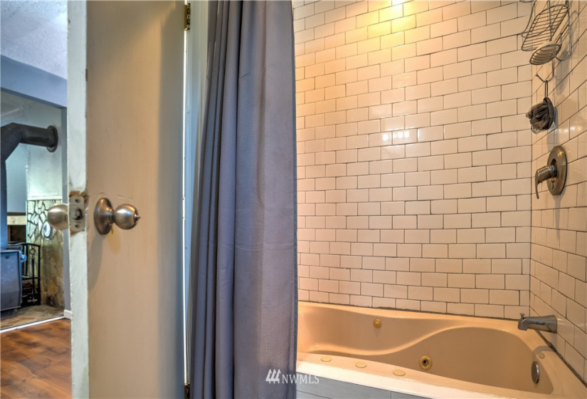129 Sunnyside, Kelso, Washington 98626, 4 Bedrooms Bedrooms, ,2 BathroomsBathrooms,Residential,For Sale,Sunnyside,NWM1865284