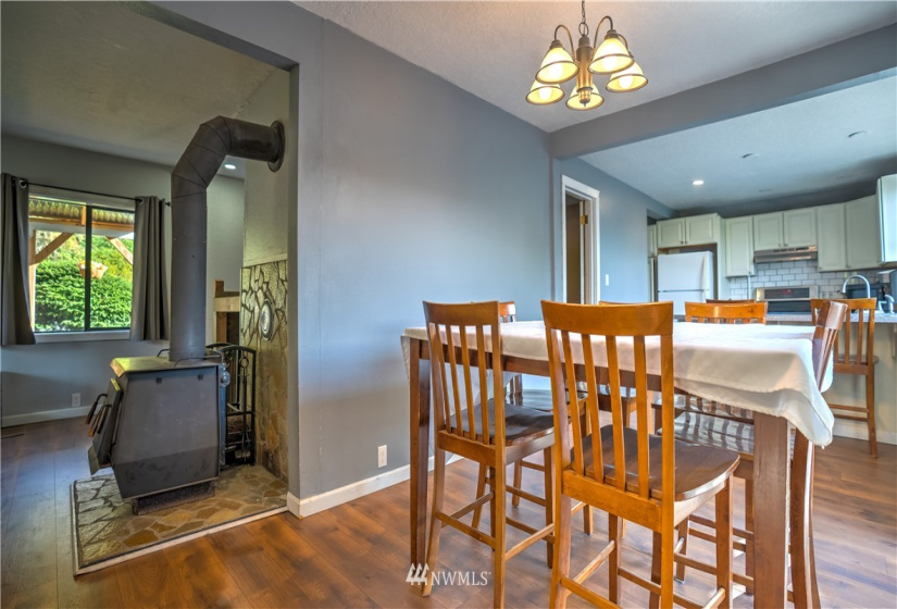 129 Sunnyside, Kelso, Washington 98626, 4 Bedrooms Bedrooms, ,2 BathroomsBathrooms,Residential,For Sale,Sunnyside,NWM1865284