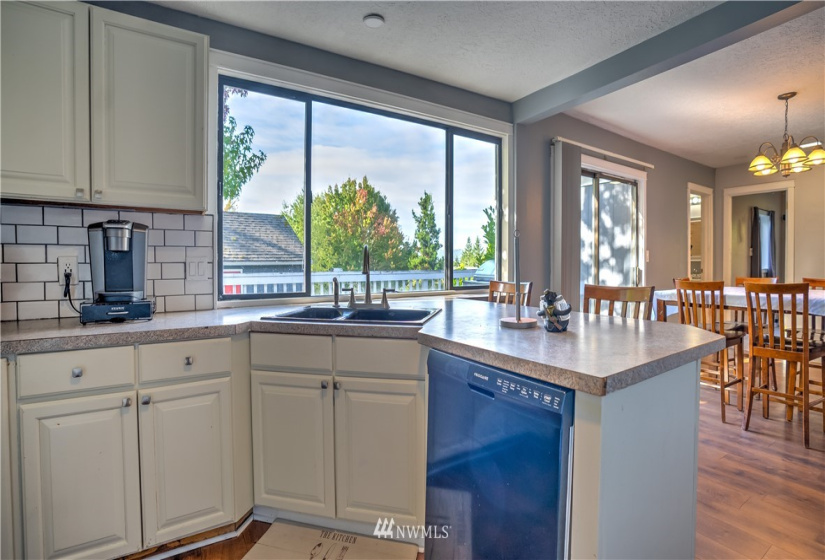 129 Sunnyside, Kelso, Washington 98626, 4 Bedrooms Bedrooms, ,2 BathroomsBathrooms,Residential,For Sale,Sunnyside,NWM1865284