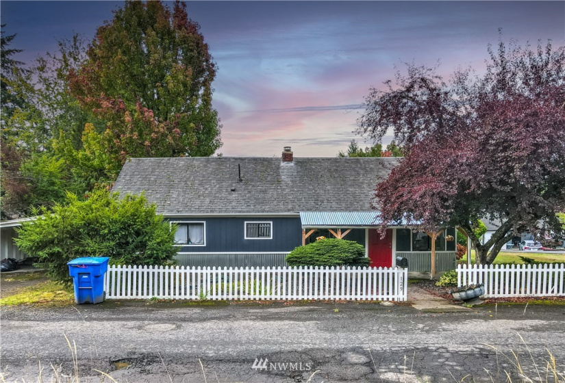 129 Sunnyside, Kelso, Washington 98626, 4 Bedrooms Bedrooms, ,2 BathroomsBathrooms,Residential,For Sale,Sunnyside,NWM1865284