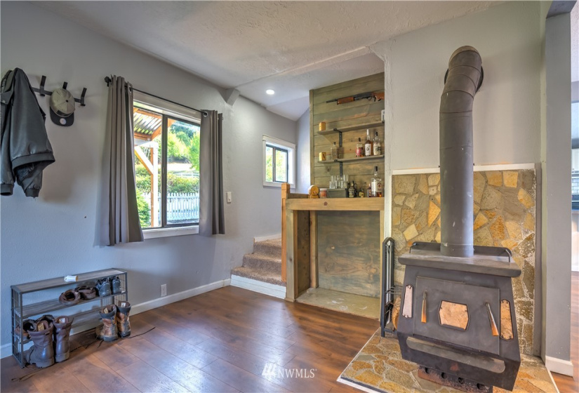 129 Sunnyside, Kelso, Washington 98626, 4 Bedrooms Bedrooms, ,2 BathroomsBathrooms,Residential,For Sale,Sunnyside,NWM1865284