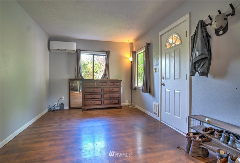 129 Sunnyside, Kelso, Washington 98626, 4 Bedrooms Bedrooms, ,2 BathroomsBathrooms,Residential,For Sale,Sunnyside,NWM1865284