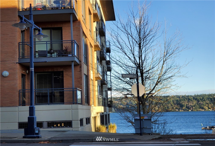 400 Washington, Bremerton, Washington 98337, 2 Bedrooms Bedrooms, ,2 BathroomsBathrooms,Residential,For Sale,The 400,Washington,NWM1865358