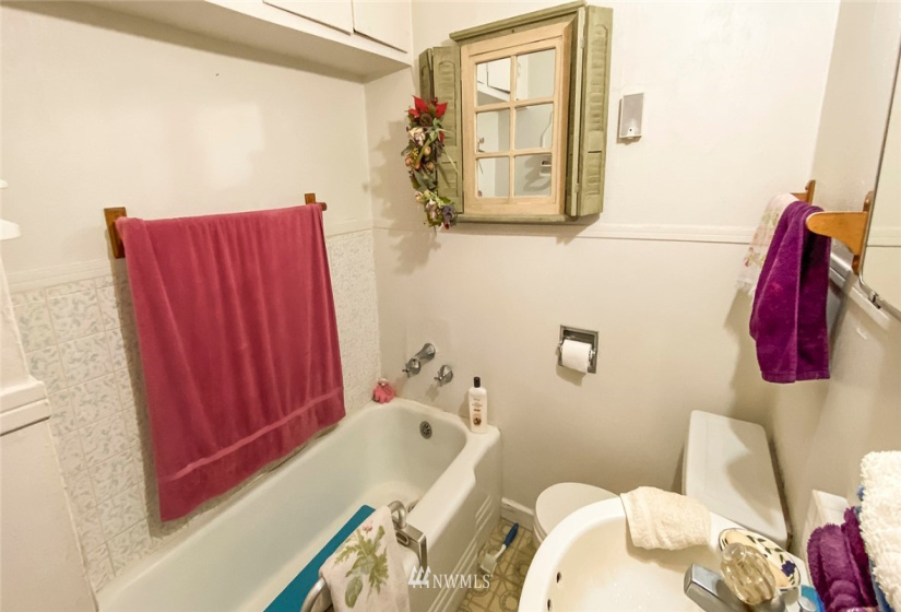 208 Sinclair, Davenport, Washington 99122, 2 Bedrooms Bedrooms, ,1 BathroomBathrooms,Residential,For Sale,Sinclair,NWM1865410