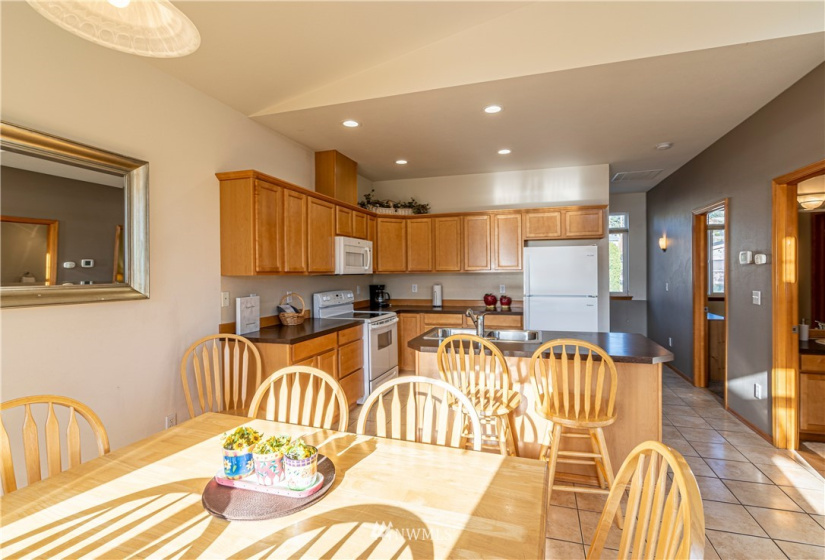744 Wapato Way, Manson, Washington 98831, ,Residential Income,For Sale,Manson Bloc,Wapato Way,NWM1864822