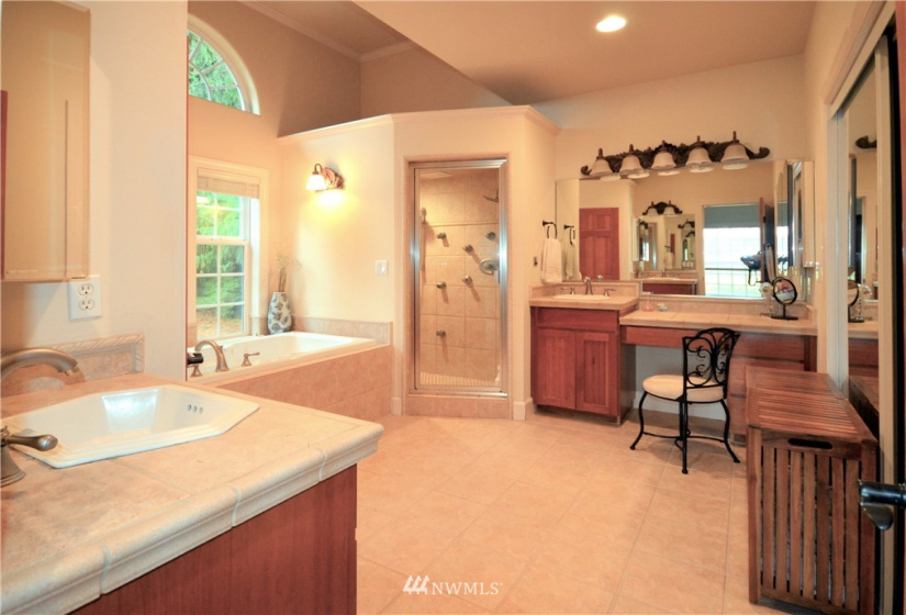 41820 284th, Enumclaw, Washington 98022, 5 Bedrooms Bedrooms, ,4 BathroomsBathrooms,Residential,For Sale,284th,NWM1858741