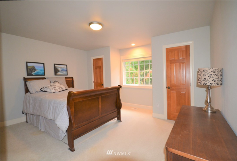 41820 284th, Enumclaw, Washington 98022, 5 Bedrooms Bedrooms, ,4 BathroomsBathrooms,Residential,For Sale,284th,NWM1858741