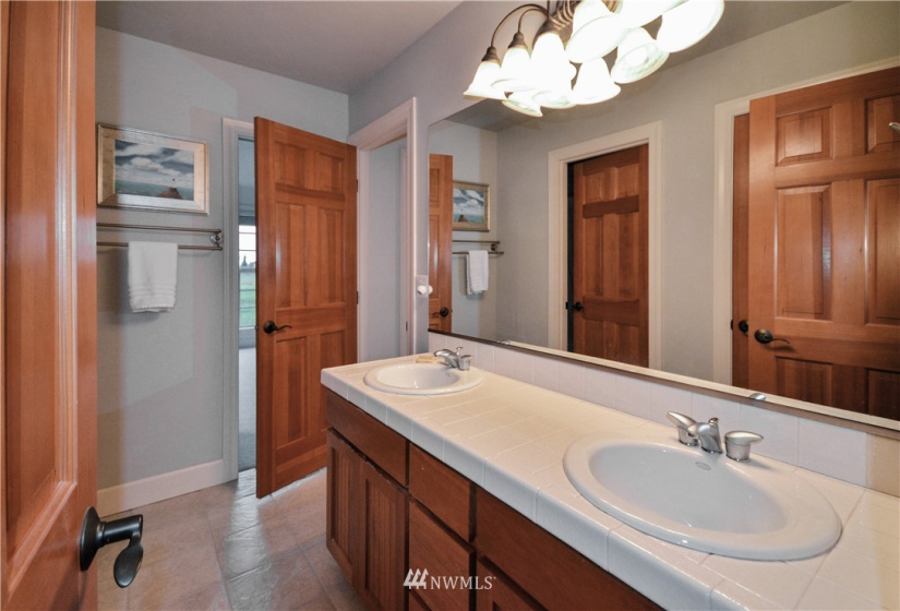 41820 284th, Enumclaw, Washington 98022, 5 Bedrooms Bedrooms, ,4 BathroomsBathrooms,Residential,For Sale,284th,NWM1858741