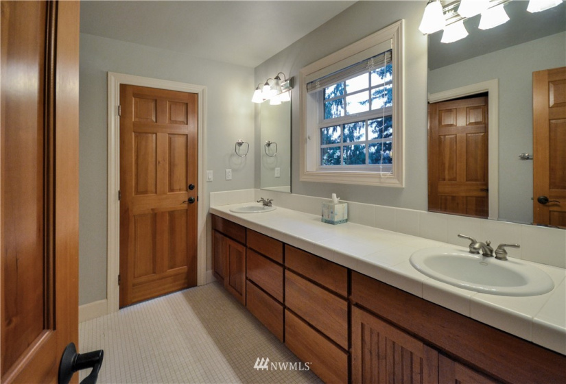 41820 284th, Enumclaw, Washington 98022, 5 Bedrooms Bedrooms, ,4 BathroomsBathrooms,Residential,For Sale,284th,NWM1858741