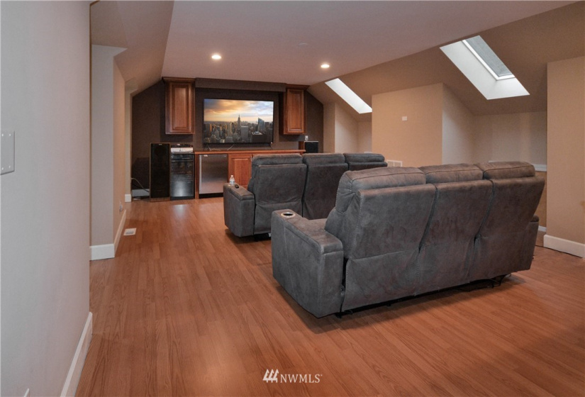 41820 284th, Enumclaw, Washington 98022, 5 Bedrooms Bedrooms, ,4 BathroomsBathrooms,Residential,For Sale,284th,NWM1858741