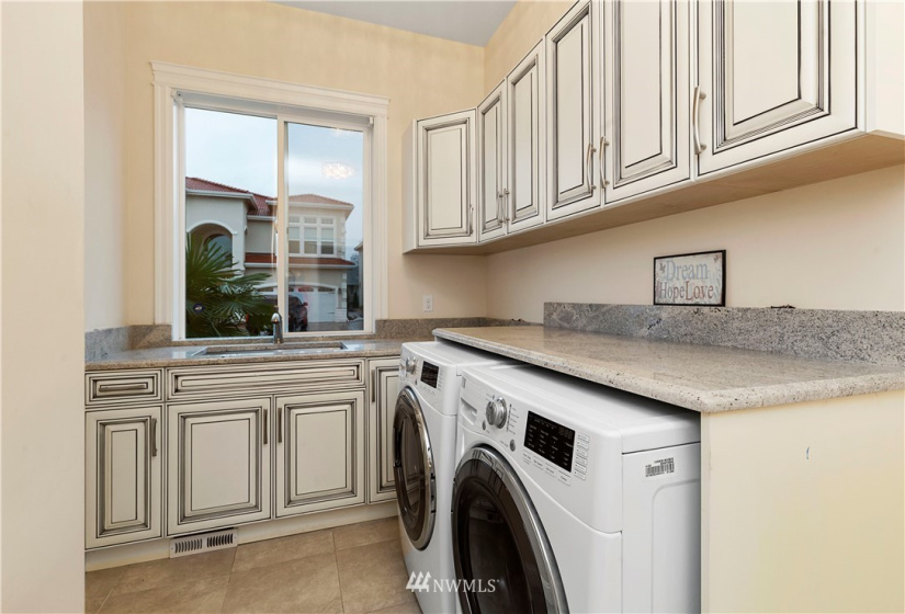 26922 117th, Kent, Washington 98030, 6 Bedrooms Bedrooms, ,5 BathroomsBathrooms,Residential,For Sale,Millenium Ridge,117th,NWM1865565