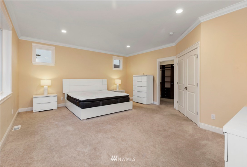 26922 117th, Kent, Washington 98030, 6 Bedrooms Bedrooms, ,5 BathroomsBathrooms,Residential,For Sale,Millenium Ridge,117th,NWM1865565
