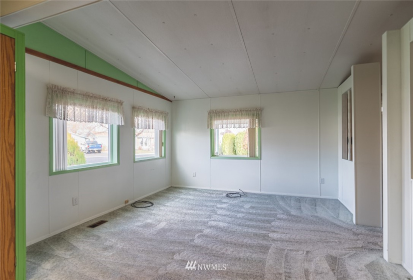 340 5th, Ephrata, Washington 98823, 3 Bedrooms Bedrooms, ,2 BathroomsBathrooms,Residential,For Sale,Jerdons 1st Add,5th,NWM1857590