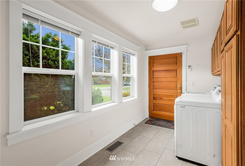 1125 28th, Tacoma, Washington 98403, 5 Bedrooms Bedrooms, ,4 BathroomsBathrooms,Residential,For Sale,28th,NWM1865704