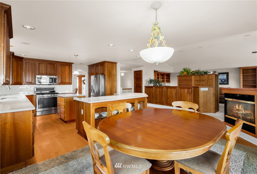 1125 28th, Tacoma, Washington 98403, 5 Bedrooms Bedrooms, ,4 BathroomsBathrooms,Residential,For Sale,28th,NWM1865704