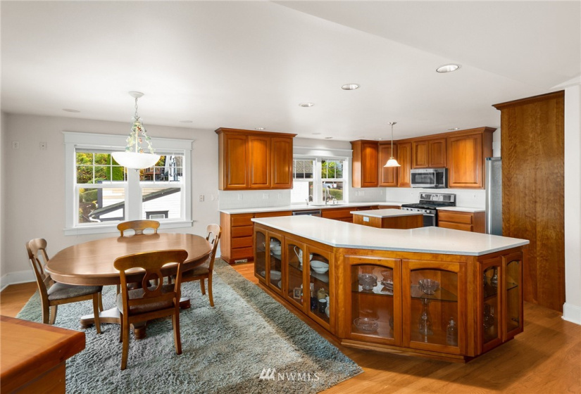 1125 28th, Tacoma, Washington 98403, 5 Bedrooms Bedrooms, ,4 BathroomsBathrooms,Residential,For Sale,28th,NWM1865704