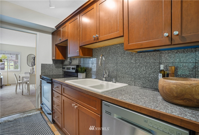 308 Republican, Seattle, Washington 98102, 1 Bedroom Bedrooms, ,1 BathroomBathrooms,Residential,For Sale,Melrose Terrace,Republican,NWM1865228