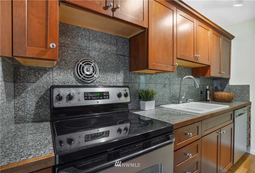 308 Republican, Seattle, Washington 98102, 1 Bedroom Bedrooms, ,1 BathroomBathrooms,Residential,For Sale,Melrose Terrace,Republican,NWM1865228
