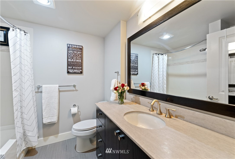 699 John, Seattle, Washington 98109, 1 Bedroom Bedrooms, ,1 BathroomBathrooms,Residential,For Sale,Marselle,John,NWM1866064