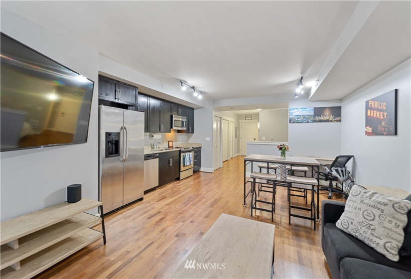 699 John, Seattle, Washington 98109, 1 Bedroom Bedrooms, ,1 BathroomBathrooms,Residential,For Sale,Marselle,John,NWM1866064