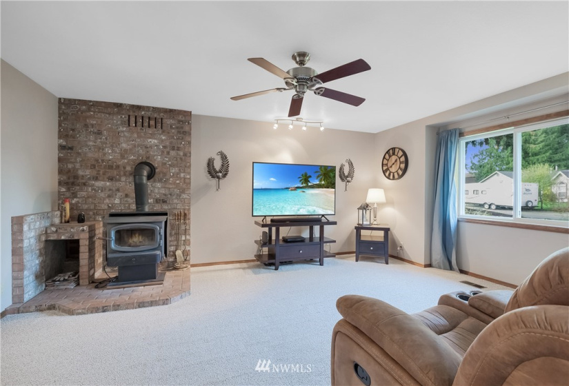 18306 26th, Lake Tapps, Washington 98391, 3 Bedrooms Bedrooms, ,3 BathroomsBathrooms,Residential,For Sale,Driftwood Point,26th,NWM1866563