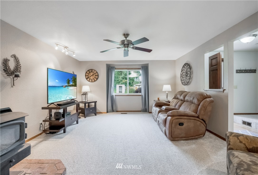 18306 26th, Lake Tapps, Washington 98391, 3 Bedrooms Bedrooms, ,3 BathroomsBathrooms,Residential,For Sale,Driftwood Point,26th,NWM1866563
