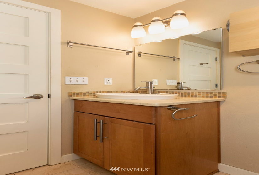 231 Belmont, Seattle, Washington 98102, 1 Bedroom Bedrooms, ,1 BathroomBathrooms,Residential,For Sale,Belmont Lofts Condo,Belmont,NWM1866502