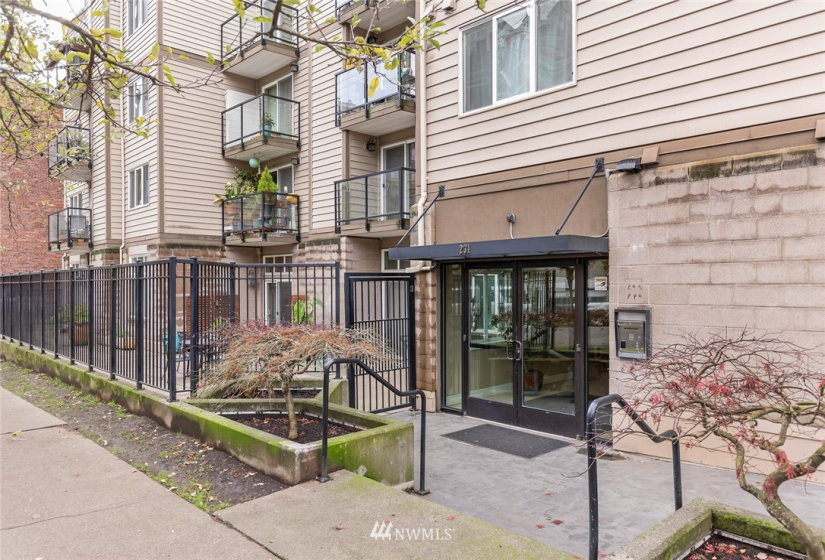 231 Belmont, Seattle, Washington 98102, 1 Bedroom Bedrooms, ,1 BathroomBathrooms,Residential,For Sale,Belmont Lofts Condo,Belmont,NWM1866502