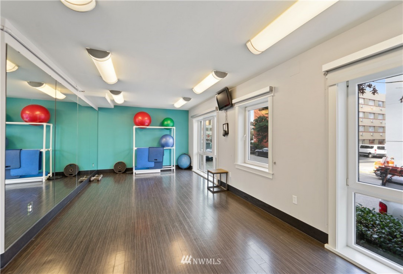 699 John, Seattle, Washington 98109, 1 Bedroom Bedrooms, ,1 BathroomBathrooms,Residential,For Sale,Marselle,John,NWM1866687