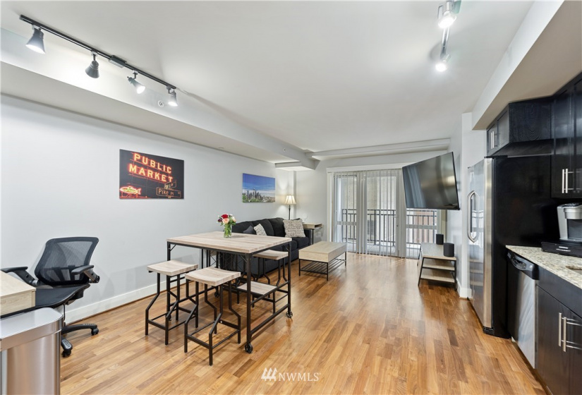 699 John, Seattle, Washington 98109, 1 Bedroom Bedrooms, ,1 BathroomBathrooms,Residential,For Sale,Marselle,John,NWM1866687