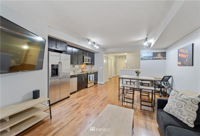 699 John, Seattle, Washington 98109, 1 Bedroom Bedrooms, ,1 BathroomBathrooms,Residential,For Sale,Marselle,John,NWM1866687