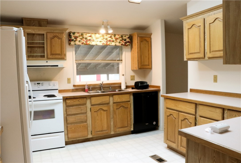 544 Villa, College Place, Washington 99324, 3 Bedrooms Bedrooms, ,2 BathroomsBathrooms,Manufactured In Park,For Sale,Villa,NWM1866036
