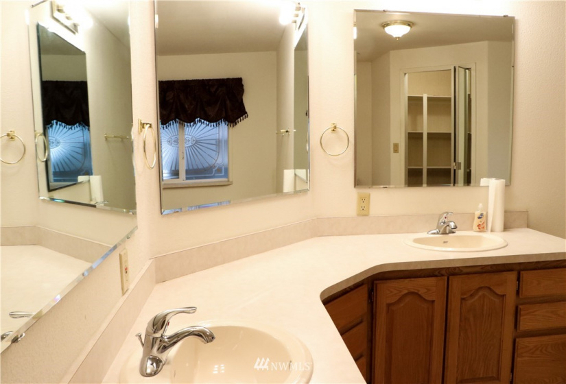 544 Villa, College Place, Washington 99324, 3 Bedrooms Bedrooms, ,2 BathroomsBathrooms,Manufactured In Park,For Sale,Villa,NWM1866036