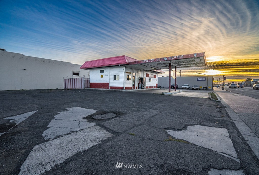 205 Broadway, Moses Lake, Washington 98837, ,Commercial Sale,For Sale,Broadway,NWM1866300