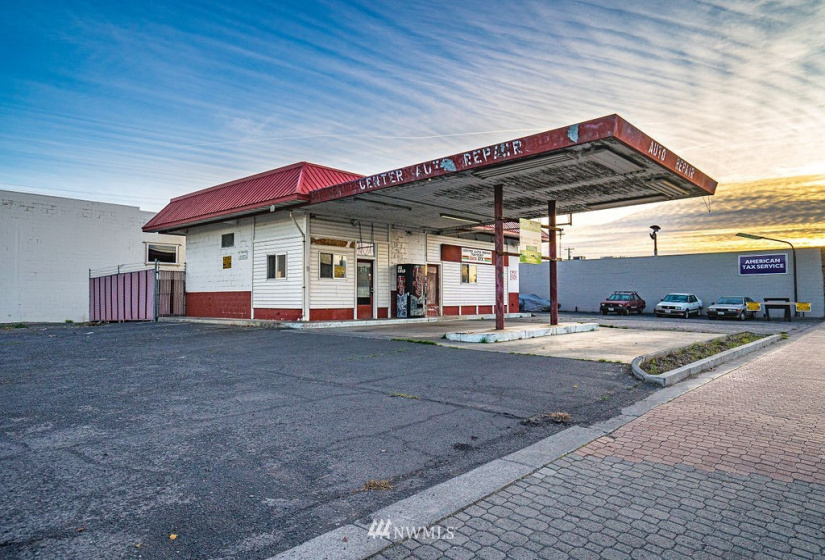205 Broadway, Moses Lake, Washington 98837, ,Commercial Sale,For Sale,Broadway,NWM1866300