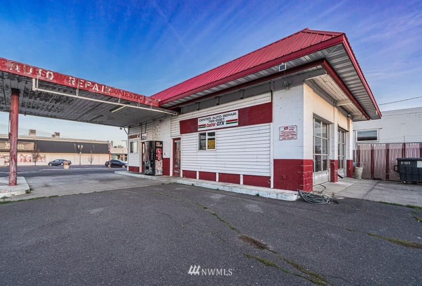 205 Broadway, Moses Lake, Washington 98837, ,Commercial Sale,For Sale,Broadway,NWM1866300