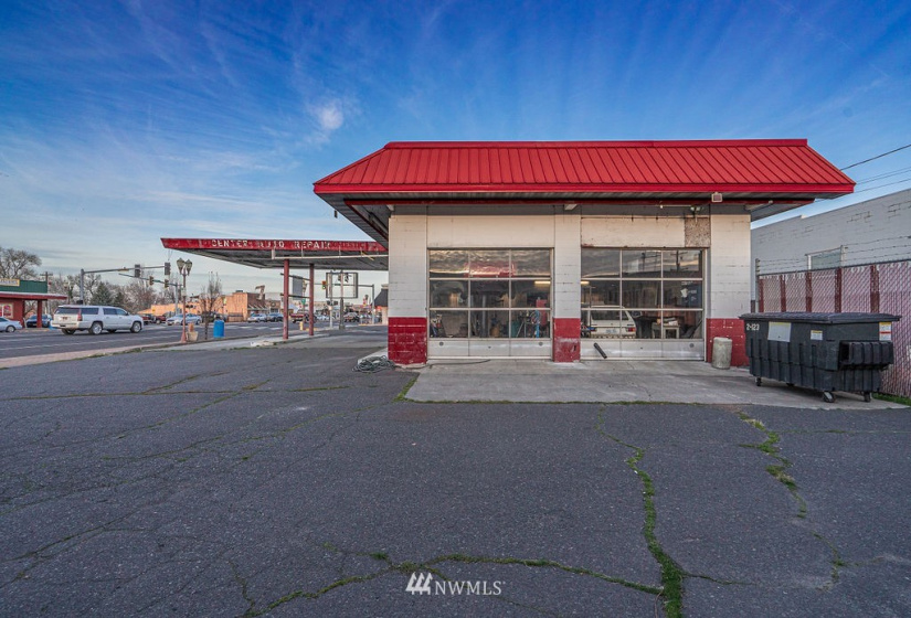 205 Broadway, Moses Lake, Washington 98837, ,Commercial Sale,For Sale,Broadway,NWM1866300