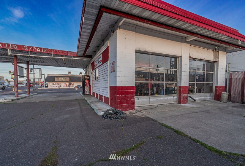 205 Broadway, Moses Lake, Washington 98837, ,Commercial Sale,For Sale,Broadway,NWM1866300