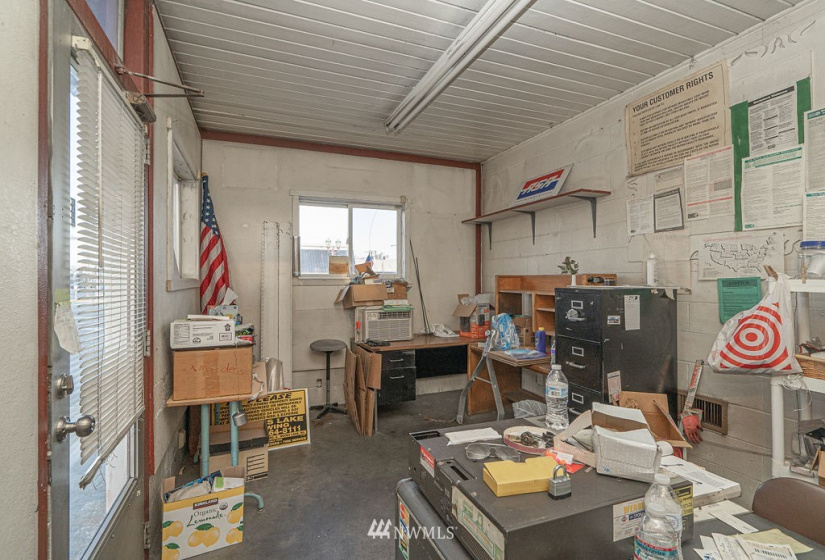205 Broadway, Moses Lake, Washington 98837, ,Commercial Sale,For Sale,Broadway,NWM1866300