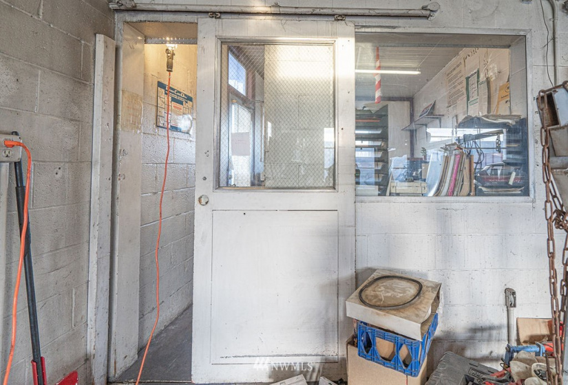 205 Broadway, Moses Lake, Washington 98837, ,Commercial Sale,For Sale,Broadway,NWM1866300
