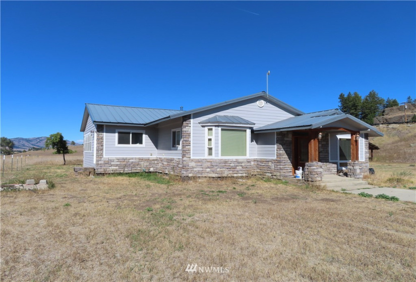 10 Sunset, Republic, Washington 99166, 2 Bedrooms Bedrooms, ,1 BathroomBathrooms,Residential,For Sale,GRANDPAS SP,Sunset,NWM1867109