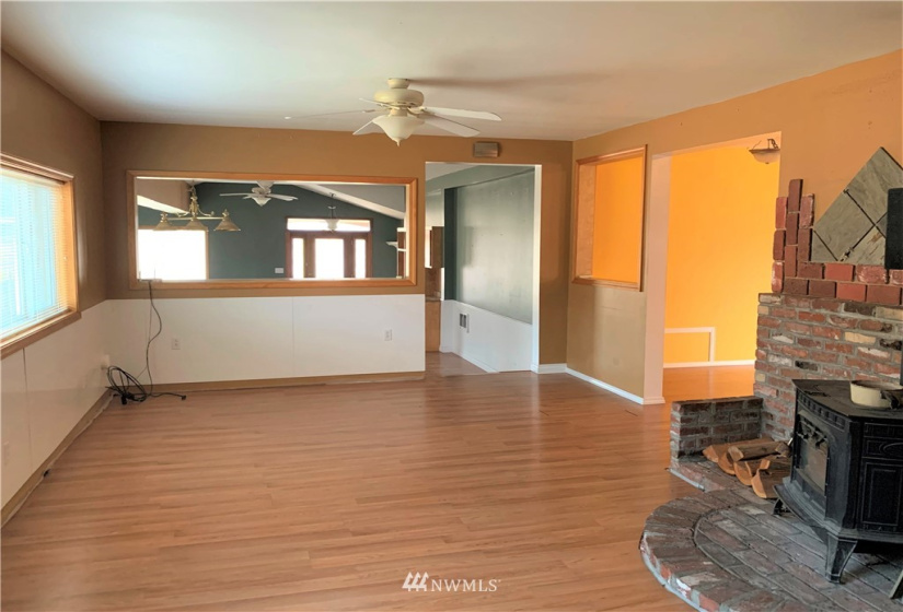10 Sunset, Republic, Washington 99166, 2 Bedrooms Bedrooms, ,1 BathroomBathrooms,Residential,For Sale,GRANDPAS SP,Sunset,NWM1867109