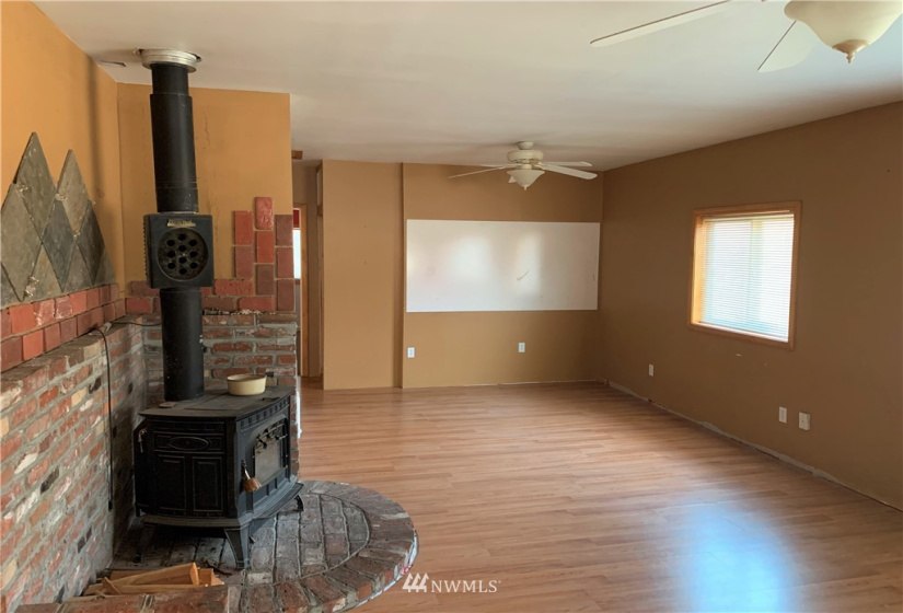 10 Sunset, Republic, Washington 99166, 2 Bedrooms Bedrooms, ,1 BathroomBathrooms,Residential,For Sale,GRANDPAS SP,Sunset,NWM1867109