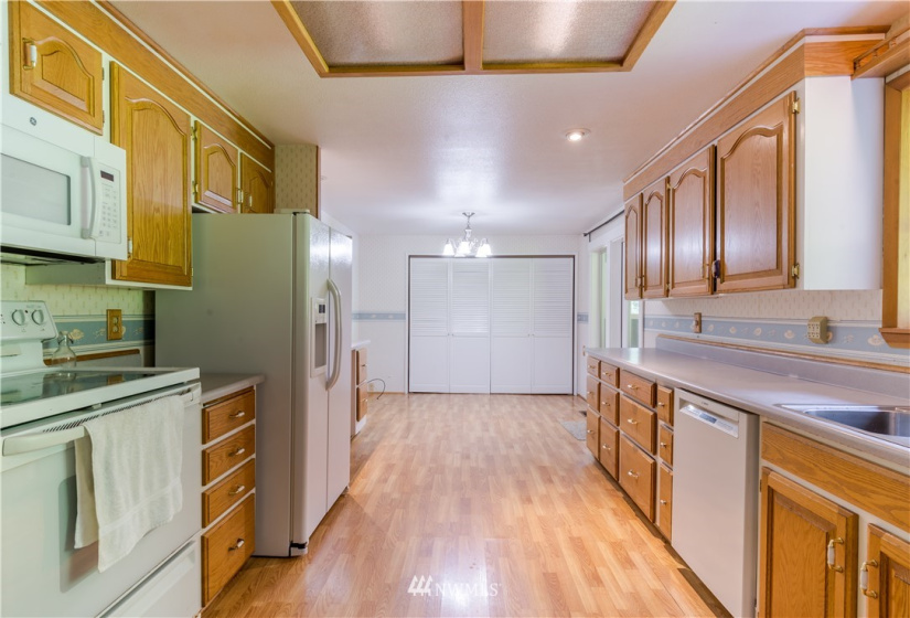 8419 121st, Puyallup, Washington 98373, 4 Bedrooms Bedrooms, ,2 BathroomsBathrooms,Residential,For Sale,121st,NWM1865994