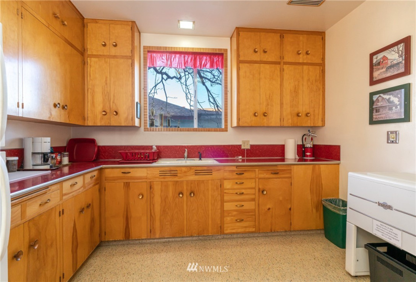 102 Park, Waterville, Washington 98858, ,Commercial Sale,For Sale,Park,NWM1867242