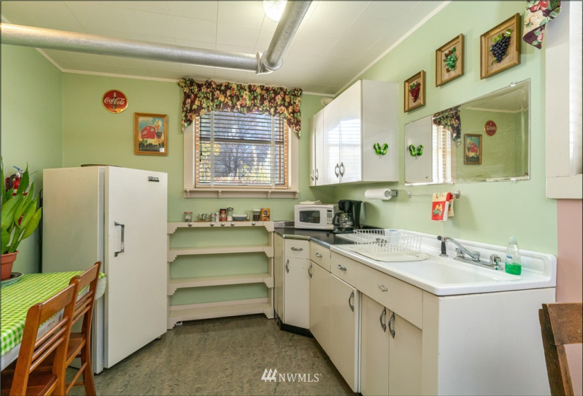 102 Park, Waterville, Washington 98858, ,Commercial Sale,For Sale,Park,NWM1867242