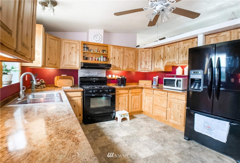 1019 Stanford, Cosmopolis, Washington 98537, 3 Bedrooms Bedrooms, ,2 BathroomsBathrooms,Manufactured In Park,For Sale,Stanford,NWM1867266
